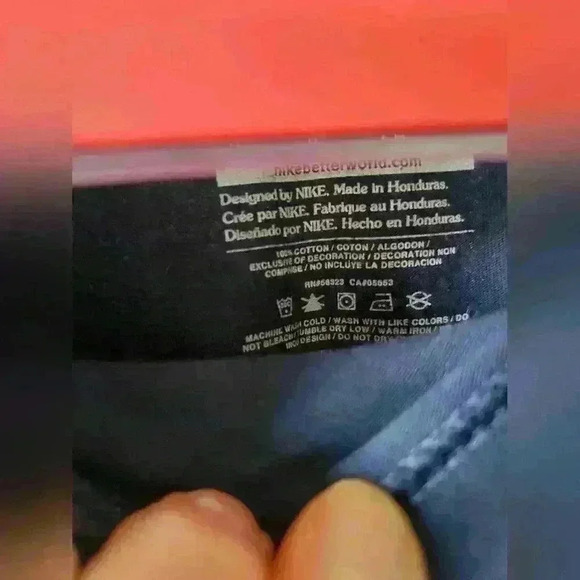 NFL NIKE MARSHAWN LYNCH Seattle Seahawks tshirt. Men's size small. - Picture 3 of 5